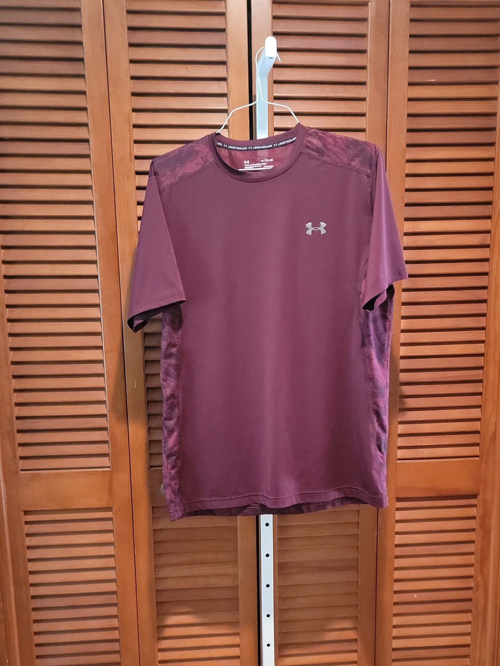 UNDER ARMOUR MEN'S PLUM SHORT SLEEVE TECH ATHLETIC TEE